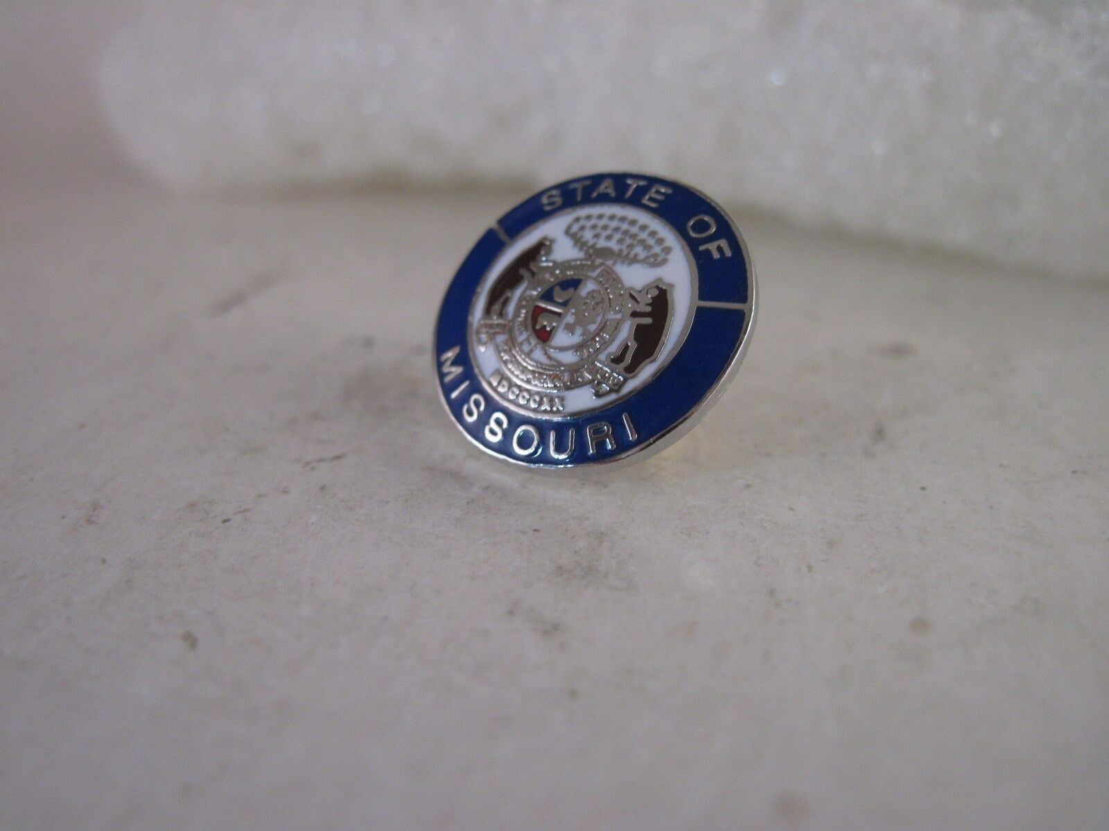 Missouri     State   Seal Cloisonne   Lapel Pin